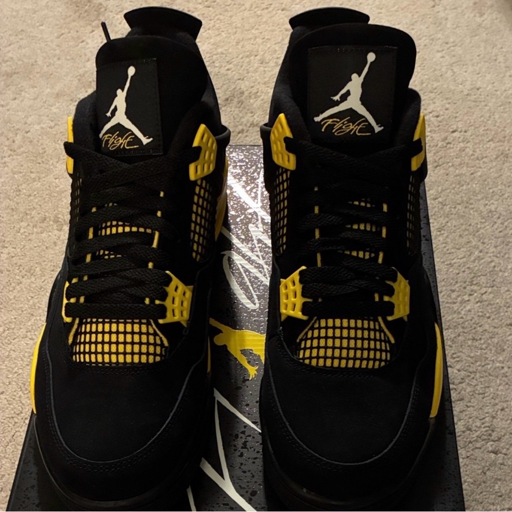 Jordan retro 4 Thunder Men's Sneakers in Black and Yellow